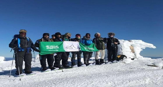 بالصور: مشاة الحجرة يحققون إنجازاً بصعود أعلى قمة بأستراليا