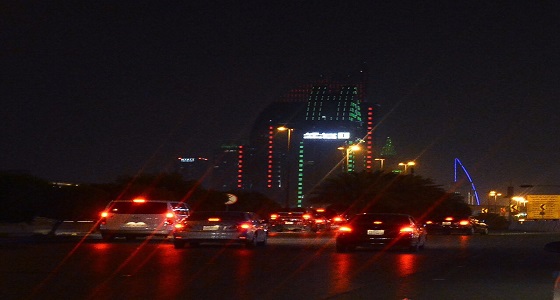 بالصور..أبراج الرياض تتشح بألوان العلم الإماراتي احتفاءًا بانعقاد المجلس التنسيقي