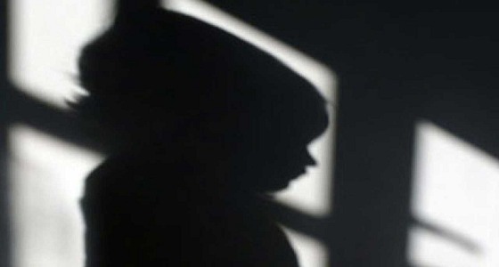 أسيوي يغدر بصديقه ويعتدي على ابنه جنسيا 7 مرات