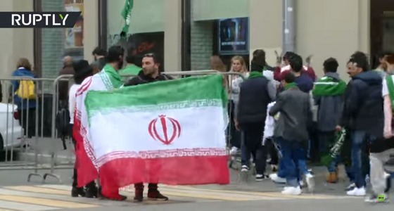 بالفيديو.. تصرف راقي لمشجعي &#8221; الأخضر &#8221; عقب مقابلة الإيرانيين بروسيا