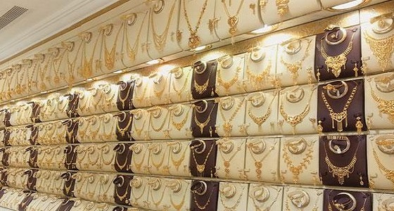 الذهب يرتفع مع هبوط الدولار