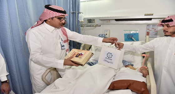 مستشفى الملك سلمان يعايد المرضى في اول ايام عيد الفطر المبارك