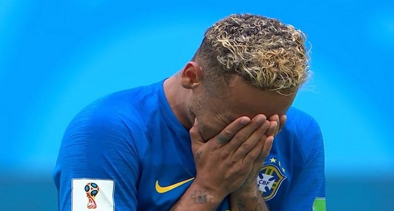 بالفيديو.. &#8221; نيمار &#8221; يجهش بالبكاء بعد تأهل البرازيل للدور الـ 16