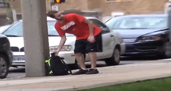 بالفيديو.. شاب يلقن اللصوص درسا بمقلب قاس