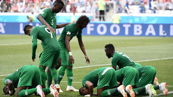 بالصور.. الأخضر يتغلب على مصر في كأس العالم