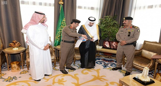 الأمير فيصل بن خالد يتسلم التقرير الاحصائي لإدارة مرور عسير