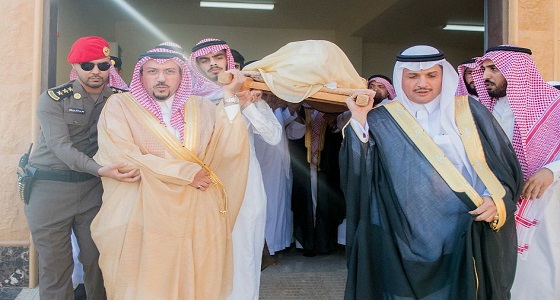 أمير القصيم يؤدي صلاة الميت على محافظ الرس محمد العساف &#8221; رحمه الله &#8220;