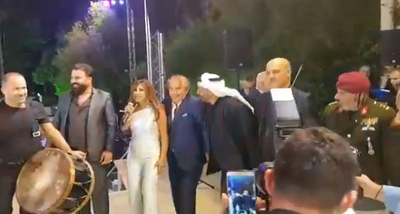 بالفيديو.. نجوى كرم تشعل مواقع التواصل ببراعتها بالرقص على الدبكة