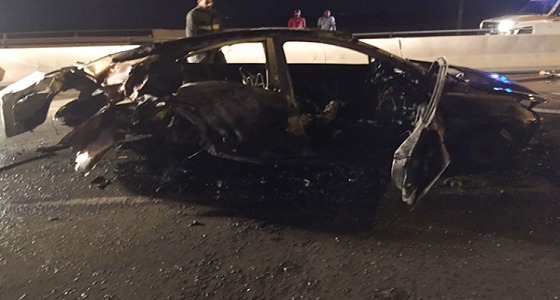 احتراق سيارة ووفاة قائدها إثر حادث تصادم بالمجمعة