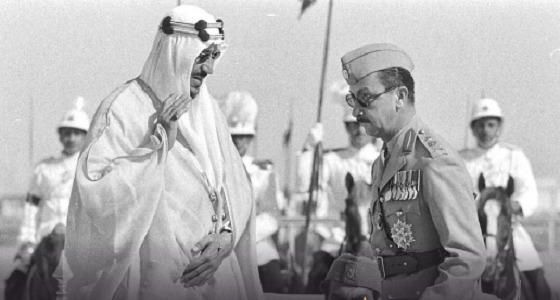 صورة نادرة للملك سعود بن عبدالعزيز خلال زيارة رسمية إلى العراق