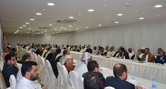 بالصور.. قائد القوات المشتركة يجتمع بمشايخ تهامة لتحرير بقية الإقليم