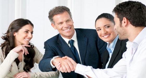 9 عادات تكسبك مزيدا من الشعبية وحب الناس