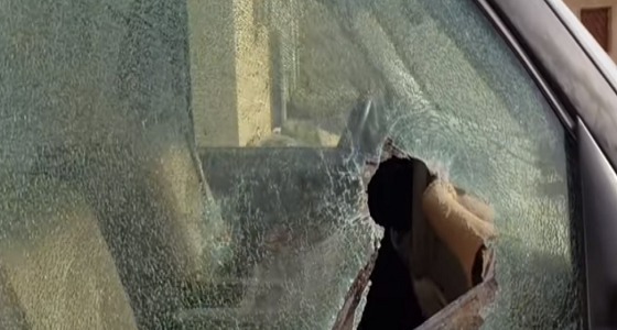 بالفيديو.. إنفجار علبة غاز الرحلات داخل سيارة مواطن بسبب الحرارة