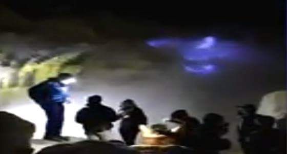 فيديو غريب لبركان يقذف حمما زرقاء