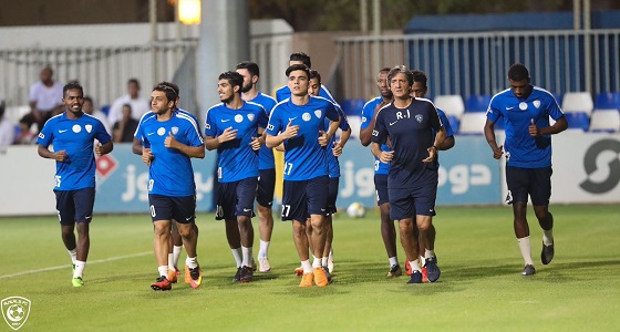 بالصور.. جيسوس يشرح التدريب للاعبو الهلال قبل بدء التمرينات
