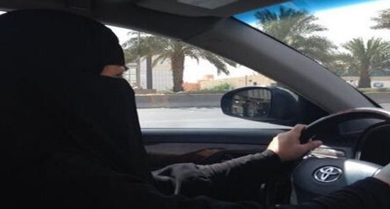 موقف طريف لسيدة تقود سيارة في نسيم الرياض