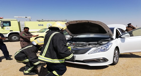 نجاة شابين بعد احتراق سيارتهما على طريق أملج تبوك