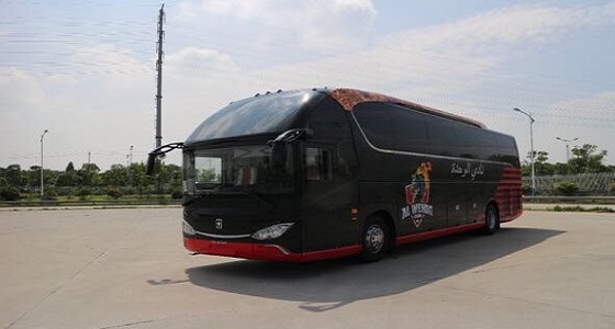 بالصور: &#8221; آل الشيخ &#8221; يهدي الوحدة حافلة بتكلفة مليون ريال