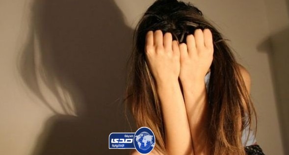 القبض على فتاة كويتية خائنة قدمت جارتها هدية لزوجها