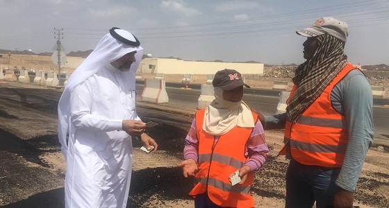 ضبط 16 مخالفة لقرار منع العمل تحت أشعة الشمس بالمدينة