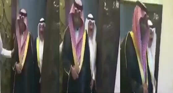 بالفيديو.. مواطن يزوج سائقه من ” خادمته ” ويتكفل بجميع التكاليف