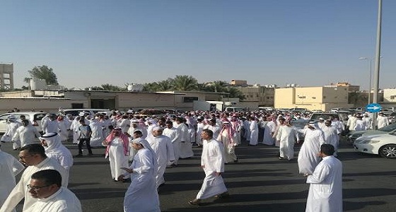 بالصور.. أهالي الأحساء يشيعون مراقب بلدية رفحاء المغدور