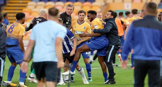 بالفيديو والصور.. مباراة تنتهي باشتباكات عنيفة بين لاعبي الفريقين