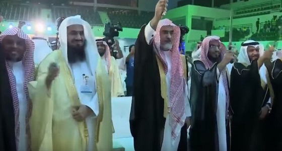 بالفيديو.. سليمان أبا الخيل يؤدي العرضة في افتتاح النوادي الصيفية