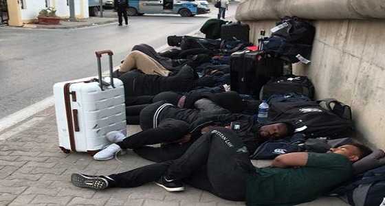 بالصور.. منتخب زيمبابوي ينام في شوارع تونس لعدم توفر مكان للإقامة