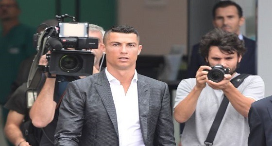 بالفيديو والصور.. رونالدو يصل إلى مقر يوفنتوس