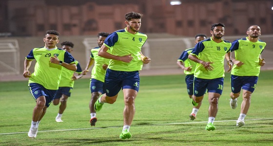 بالصور.. الفتح يواصل تدريباته المسائية