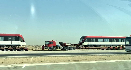 بالصور.. عدد من عربات المسار الأحمر لقطار الرياض تصل ميناء الدمام