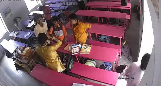 بالفيديو.. لحظة قتل طالب لزميله داخل الفصل الدراسي