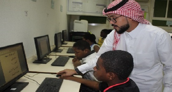 دورات حاسوبية وتعزيز قيم التطوع لدى الطلاب بأندية الرياض الموسمية