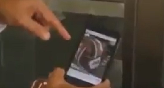 بالفيديو.. متخصص يحذر من التباهي بتصوير بطاقة صعود الطائرة ويكشف خطورة الأمر