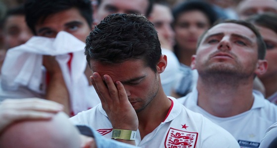 بالصور.. خيبة أمل لاعبو وجماهير إنجلترا عقب الإقصاء من النهائي