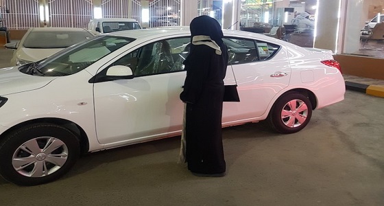 بالصور.. نائب بلدي مكة يسلم السيارة لـ &#8221; سلمي البركاتي &#8220;