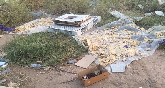 بالصور.. تحويل موقع لمستودع لتخزين الكراتين المستعلمة بالطائف