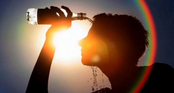 خبراء بالصحة : موجة الحر تؤدي لانتفاخ المعدة