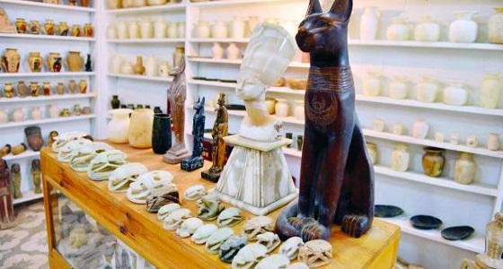 دار مزادات عالمية بلندن تعرض آثارا مصرية للبيع بأسعار زهيدة