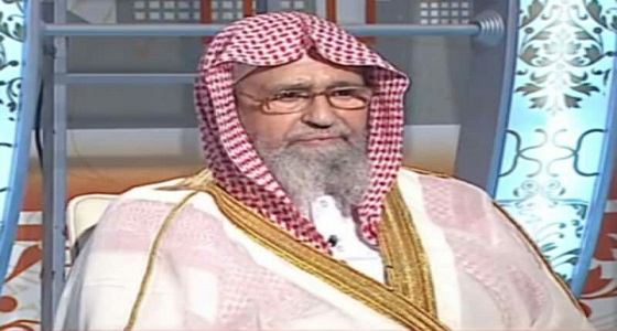 بالفيديو.. ” الفوزان ” يحذر النساء من فتنة اللباس الضيق