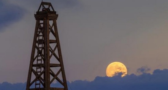 بالصور.. ظهور القمر مكتمل بسماء المملكة قبل بدء ظاهرة الخسوف الكلي