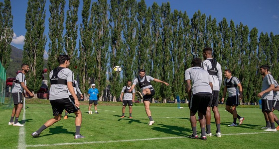 بالصور.. لاعبو الهلال يواصلون تدريباتهم بالنمسا