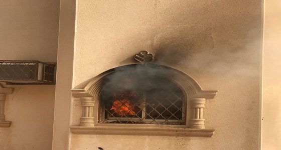 بالصور.. اندلاع حريق بمنزل في محافظة الرس