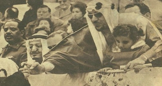 صورة نادرة للملك سعود وكريمته خلال عرض مصارعة ثيران بإسبانيا