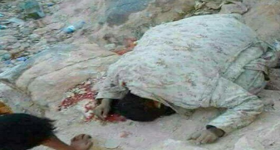 قناص حوثي يغتال جندي وهو ساجد في جبهة صعدة