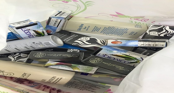 بالصور.. مصادرة مواد غذائية ومستحضرات تجميل منتهية الصلاحية بصامطة