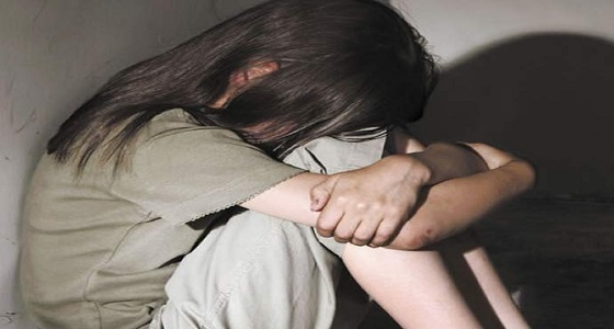 ” ثمانيني ” يغتصب طفلة ويستغلها جنسيا لمدة 5 أشهر