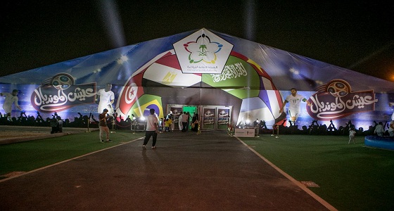 بالصور.. حضور جماهيري كبير لمشاهدة المونديال بخيمة هيئة الرياضة بجدة والرياض