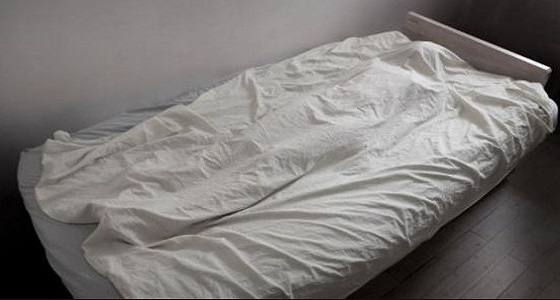 امرأة تعيش مع جثة ابنتها المتوفاة منذ 8 أشهر